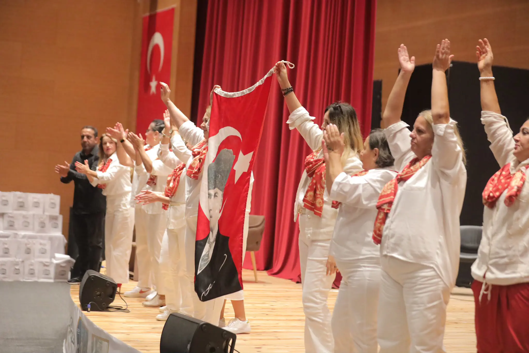 “EDİRNE BELEDİYESİ KADIN ÜRETİCİLERİ BİR ARAYA GETİRDİ” galeri görseli